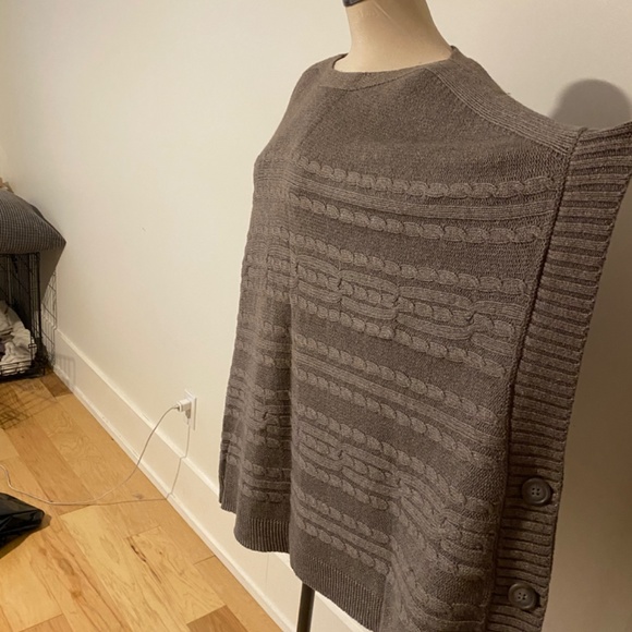 Banana Republic relaxed fit cotton/wool cape style sweater - Picture 2 of 3